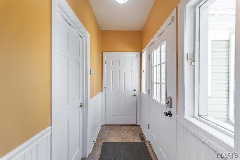 Crestwood Manor - Residential