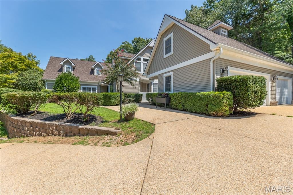 Crestwood Manor - Residential