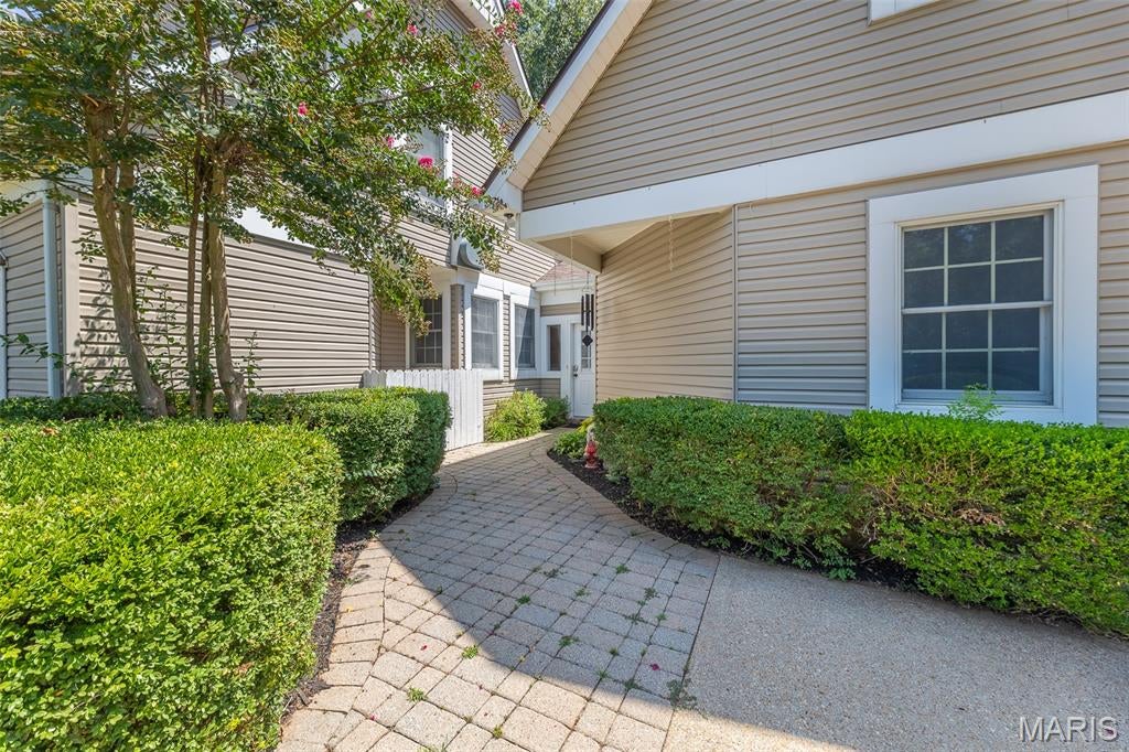 Crestwood Manor - Residential