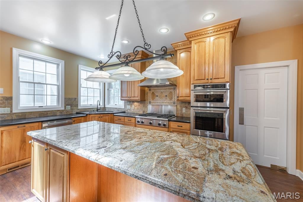Crestwood Manor - Residential