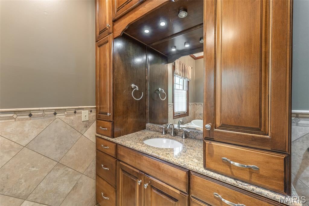 Crestwood Manor - Residential