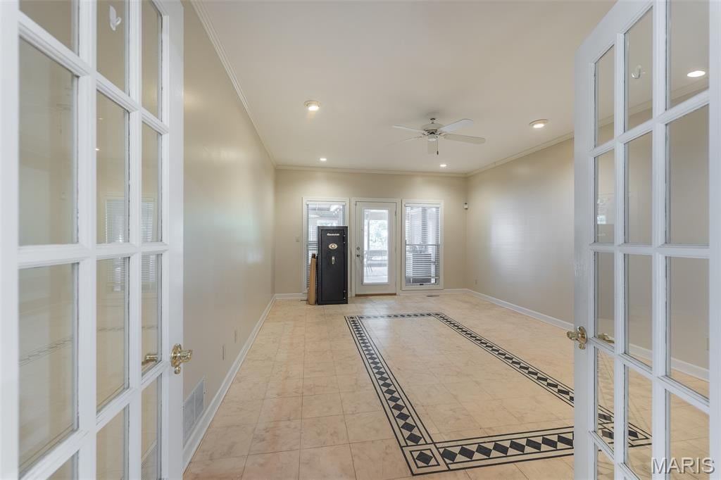 Crestwood Manor - Residential
