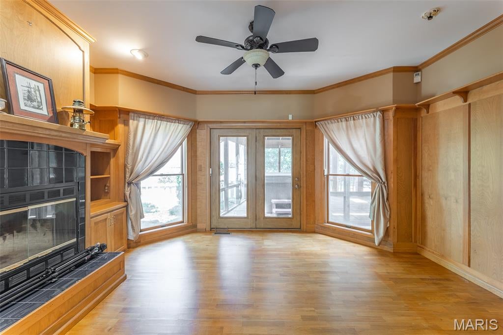 Crestwood Manor - Residential