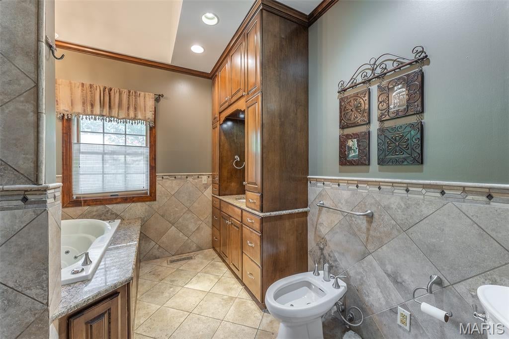 Crestwood Manor - Residential