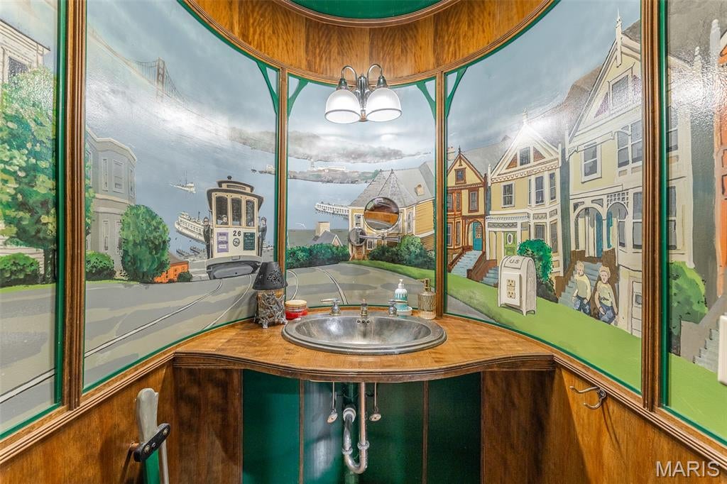 Crestwood Manor - Residential