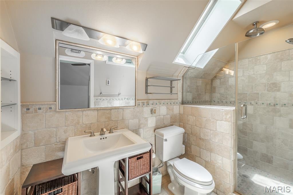Crestwood Manor - Residential