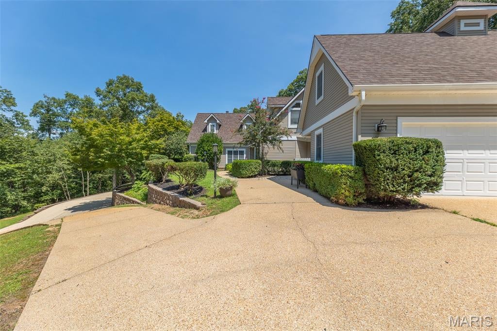 Crestwood Manor - Residential