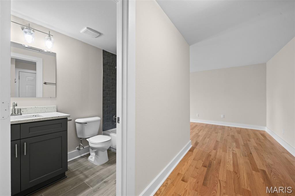 Pershing Ave Condo - Residential