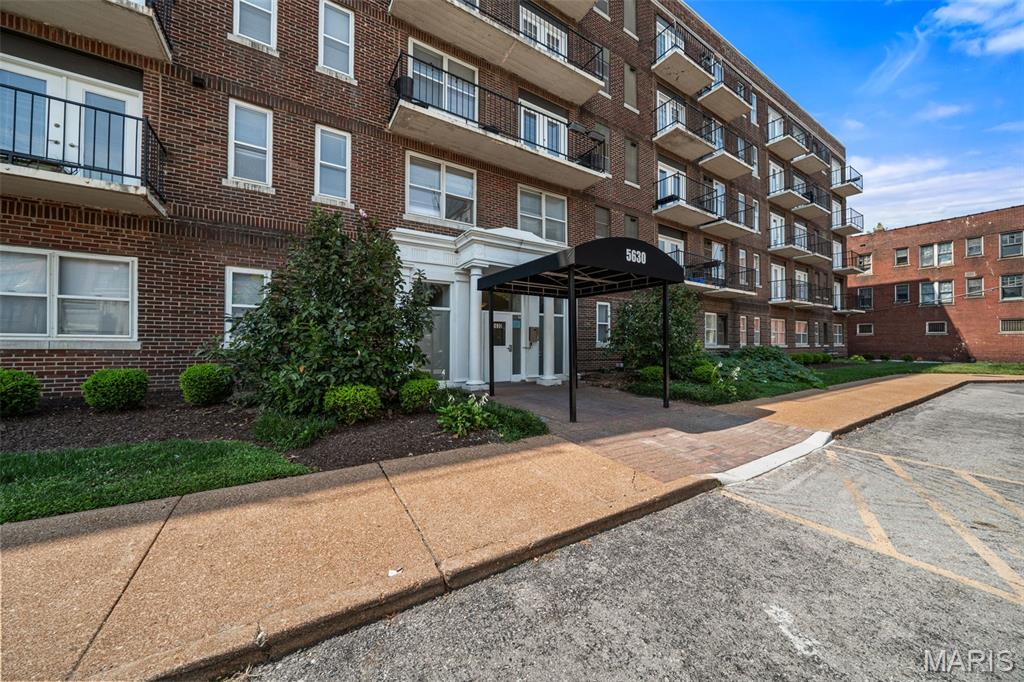 Pershing Ave Condo - Residential