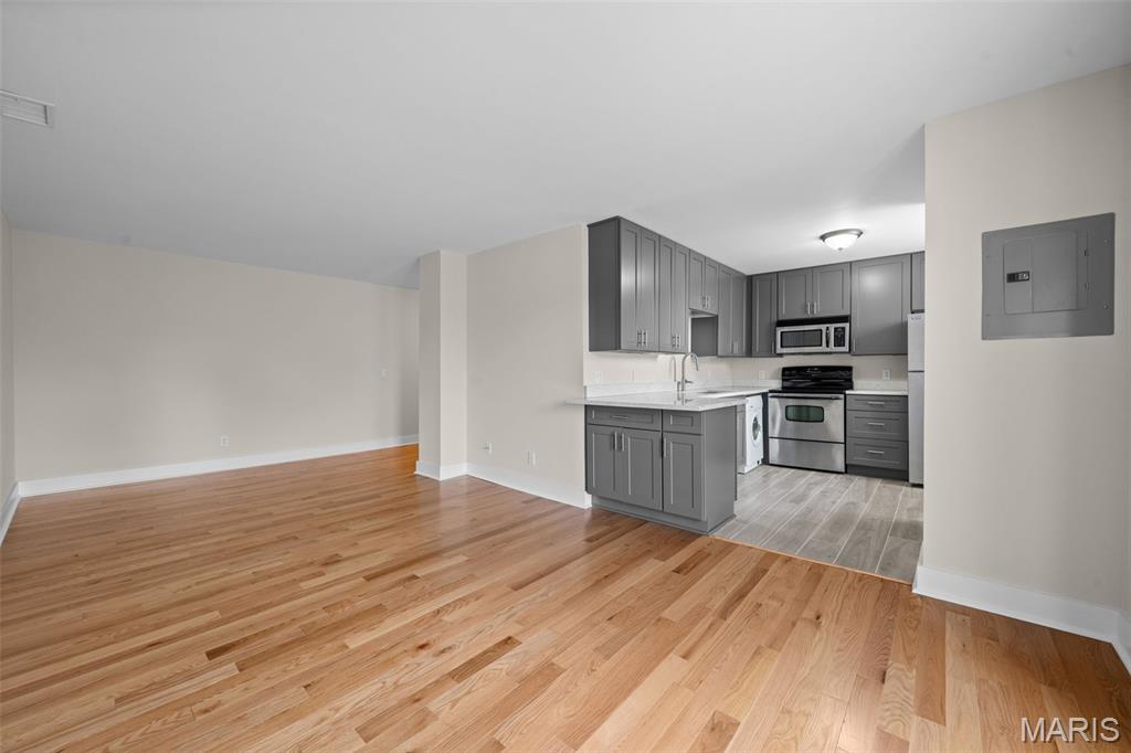 Pershing Ave Condo - Residential