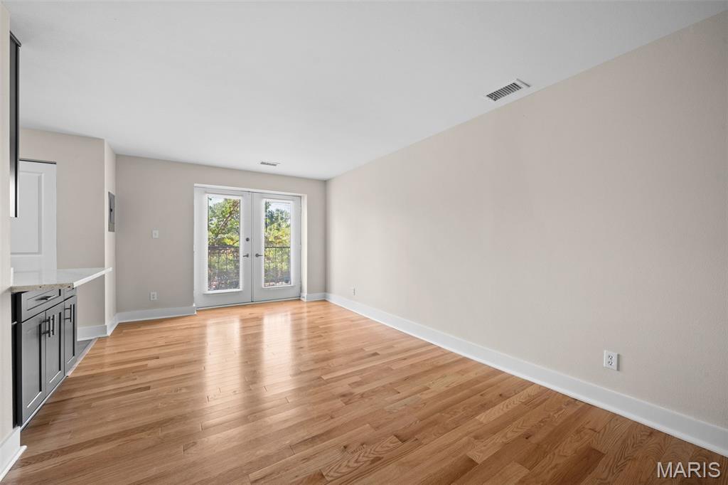 Pershing Ave Condo - Residential