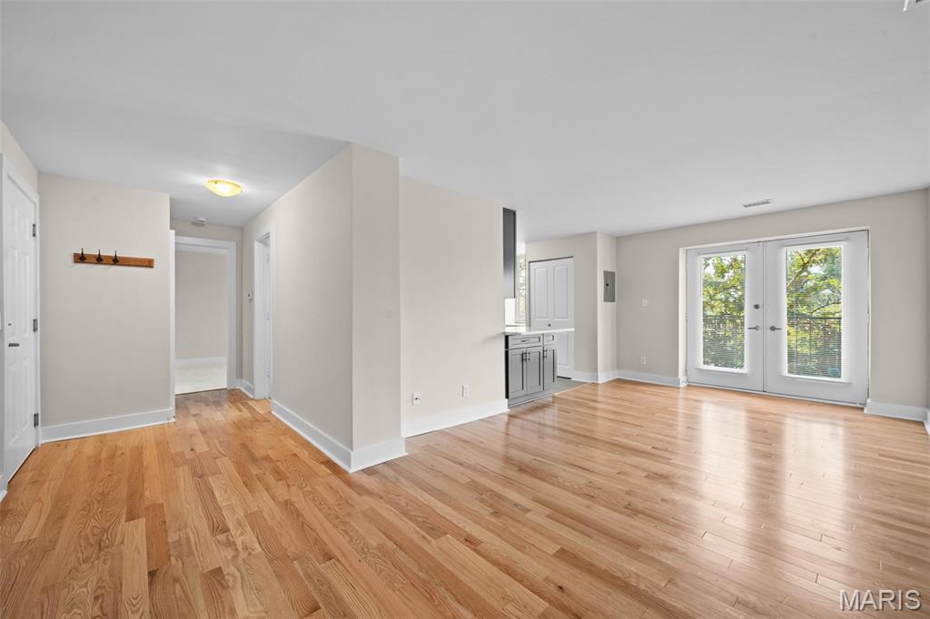 Pershing Ave Condo - Residential