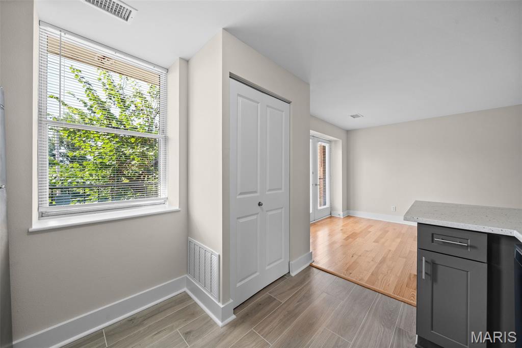 Pershing Ave Condo - Residential