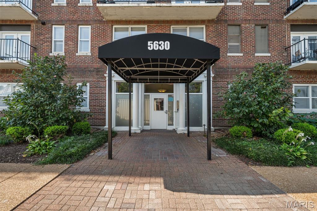 Pershing Ave Condo - Residential