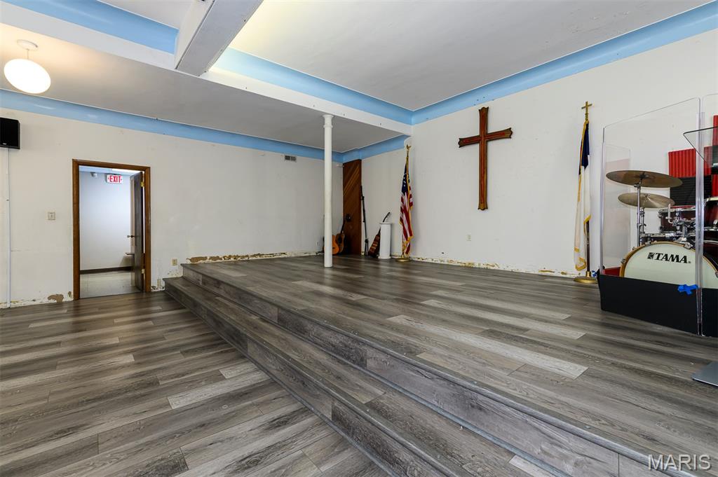 Belz - Commercial Sale