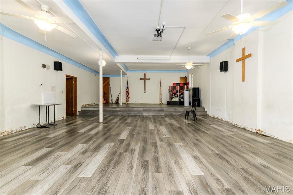 Belz - Commercial Sale