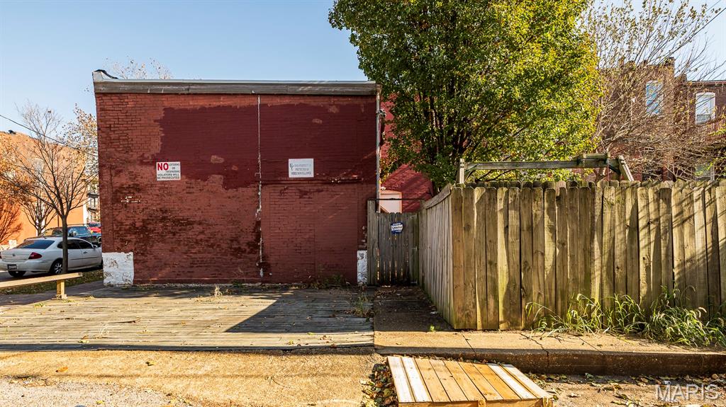 Belz - Commercial Sale