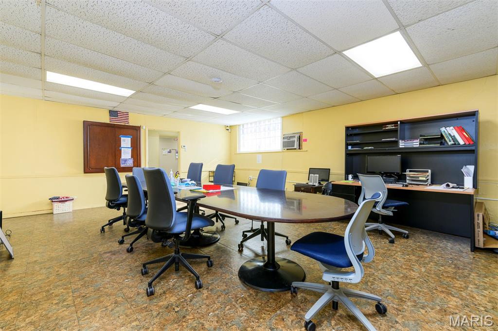 Belz - Commercial Sale