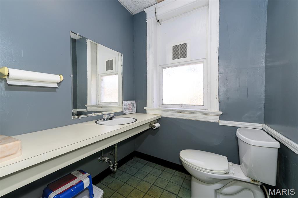 Belz - Commercial Sale