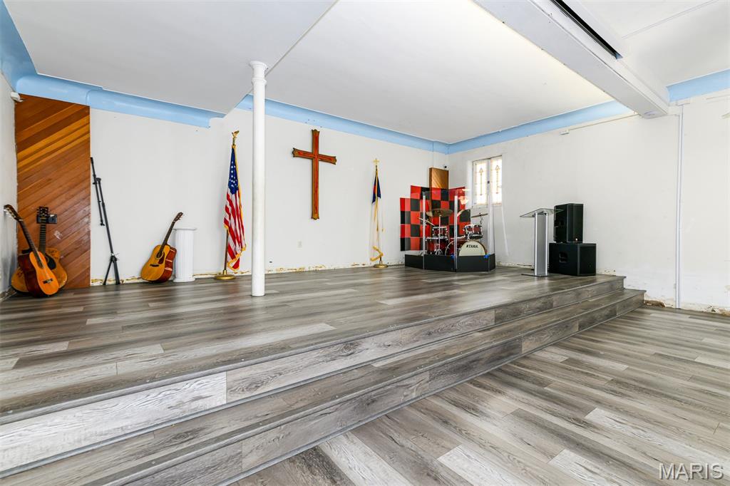 Belz - Commercial Sale