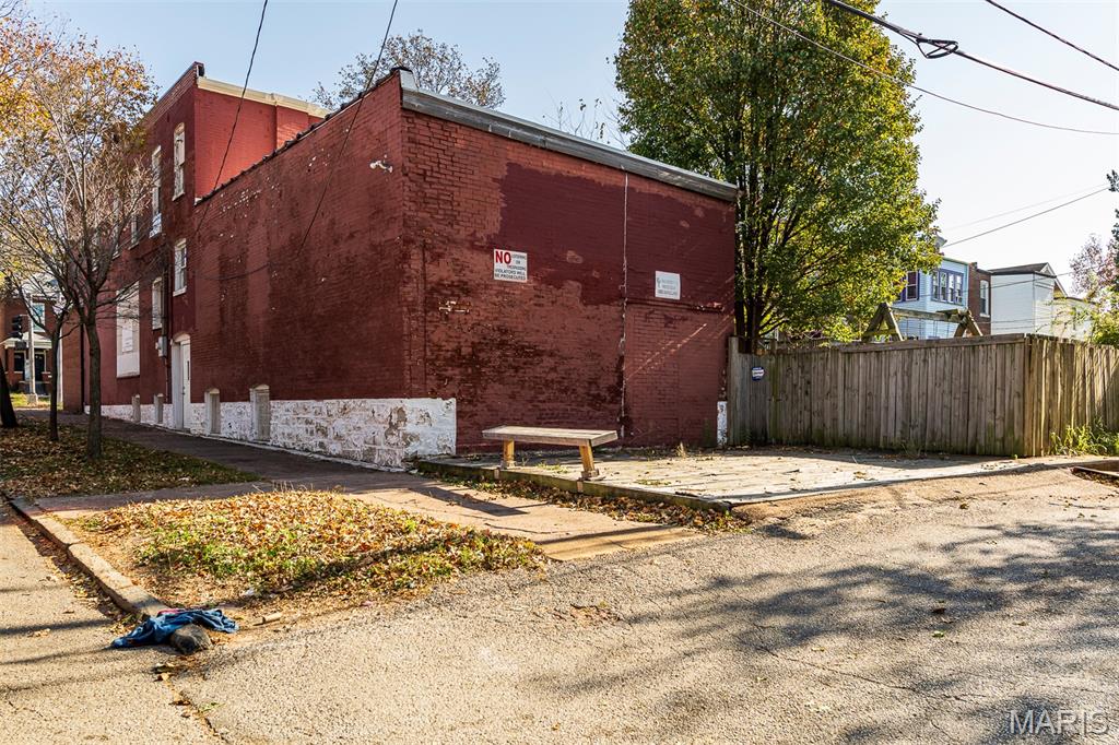 Belz - Commercial Sale