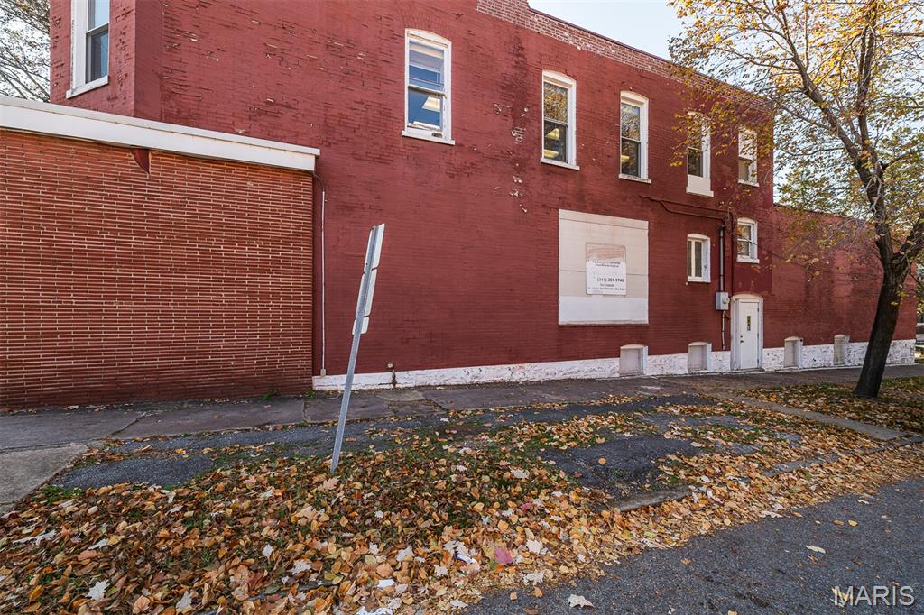 Belz - Commercial Sale