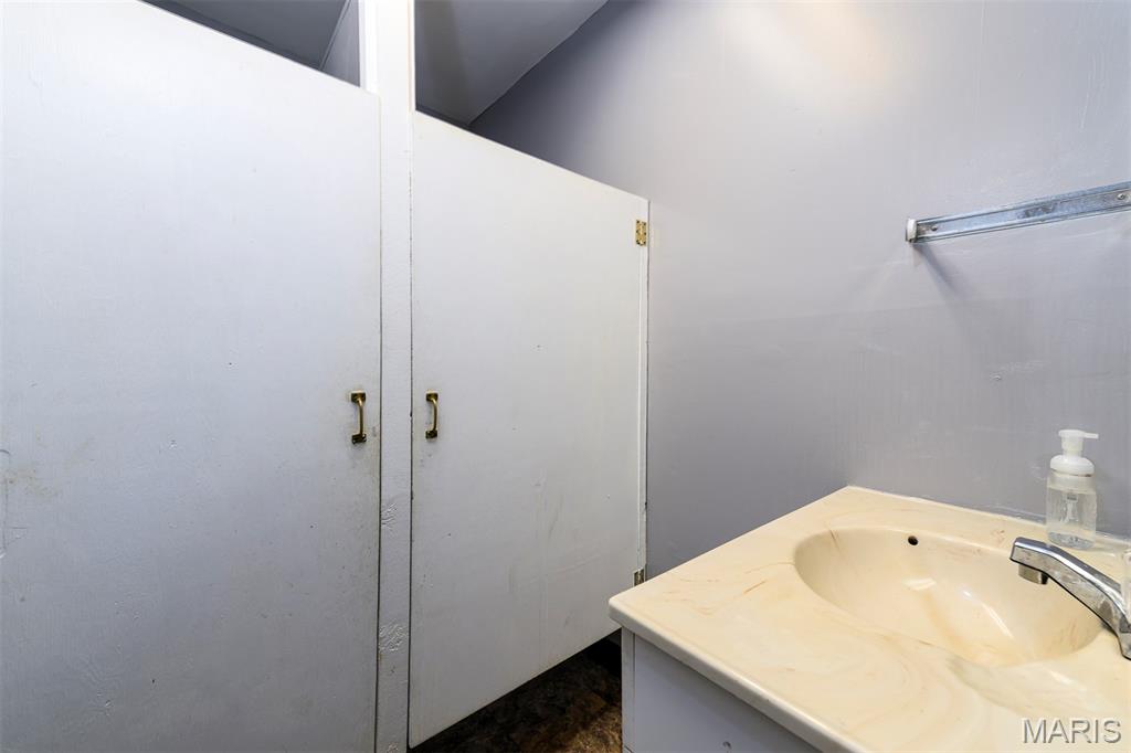 Belz - Commercial Sale