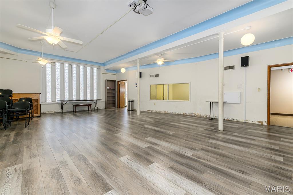 Belz - Commercial Sale