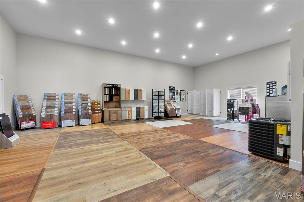 n/a - Commercial Sale