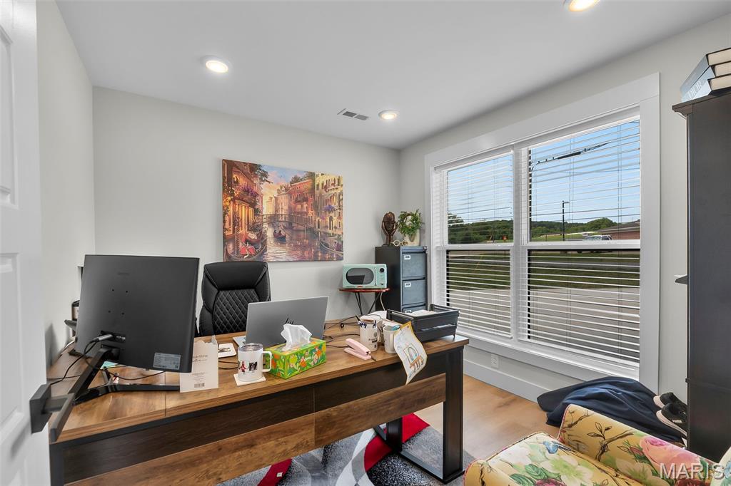 n/a - Commercial Sale