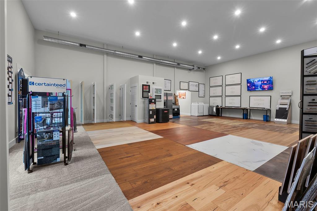 n/a - Commercial Sale