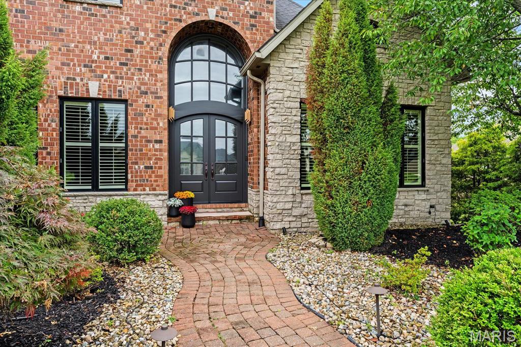 Stone Cliff Manor - Residential