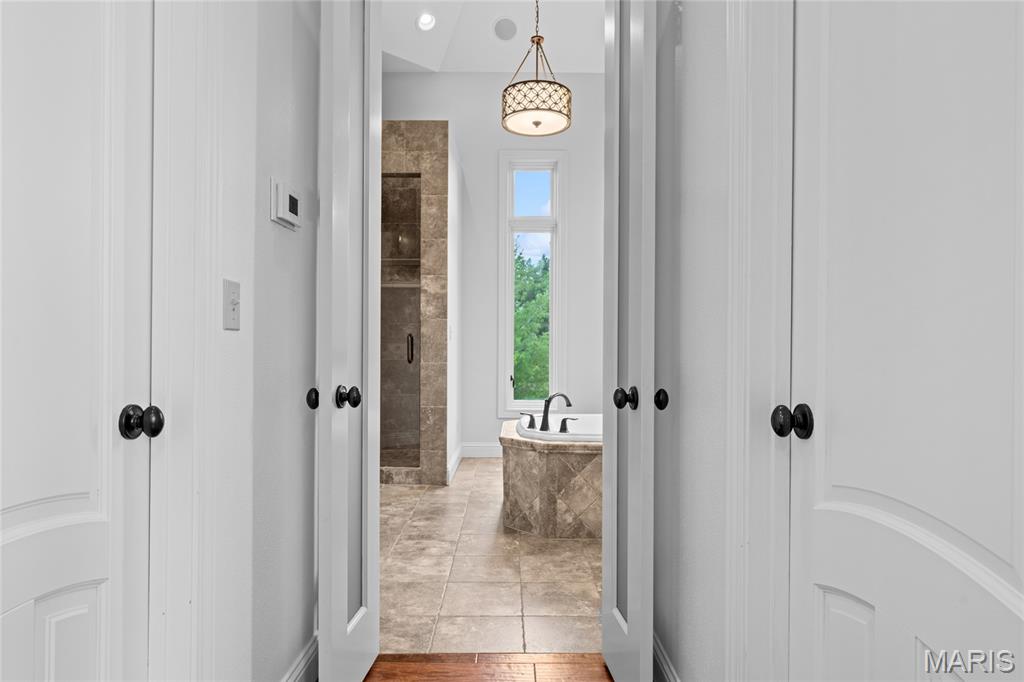 Stone Cliff Manor - Residential