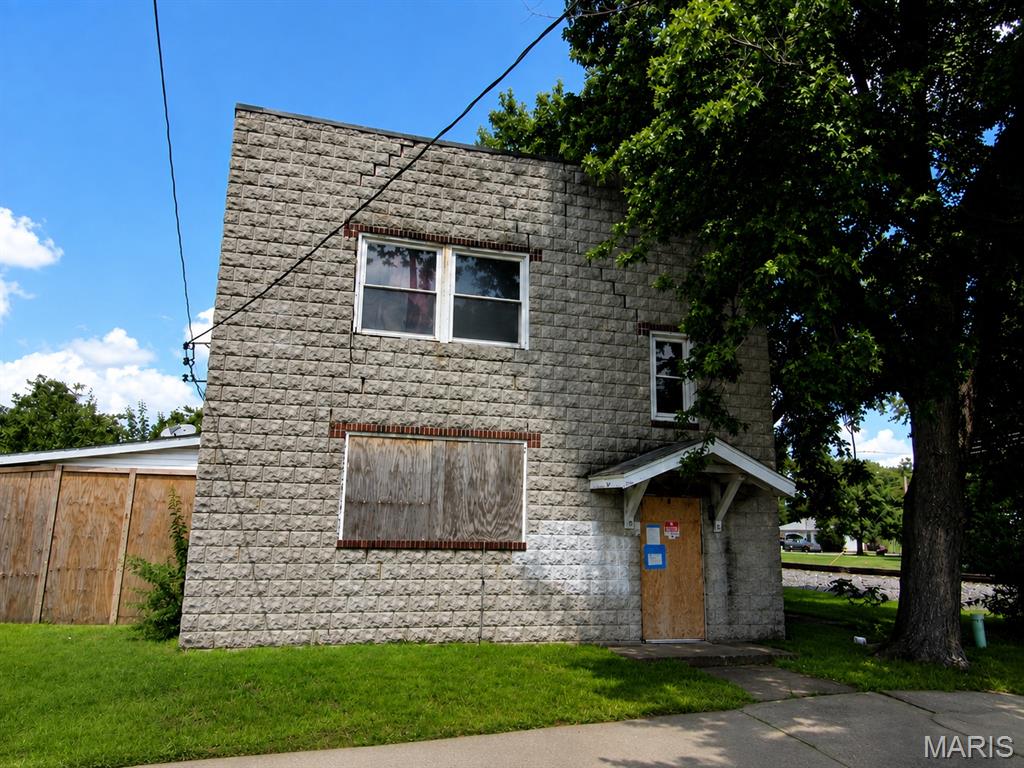 This property is now active in an online auction. All offers must be submitted through the property's listing page on www.auction.com. The sale will be subject to a 5% buyer's premium pursuant to the Auction Terms and Condition disclosures. All auction bids will be processed subject to seller approval. No access will be allowed. Buyer required to sign HOLD HARMLESS.