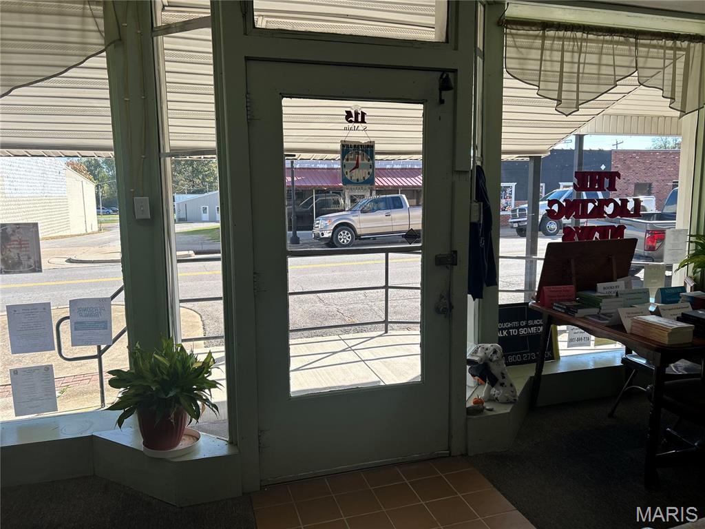 n/a - Commercial Sale