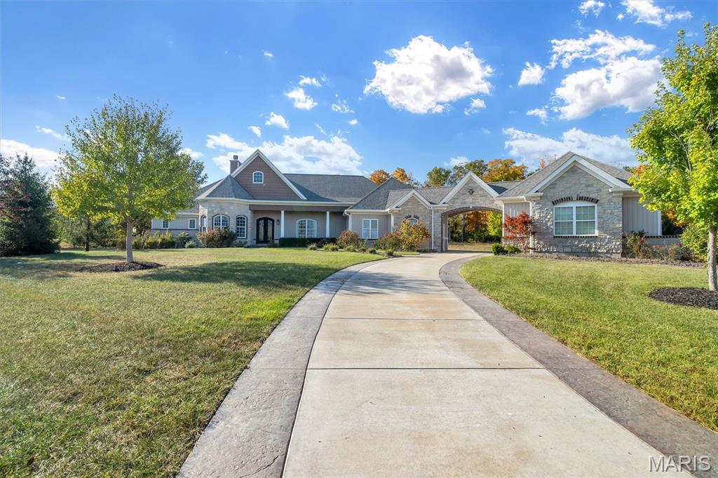 Spectacular custom homes on 3 acres!