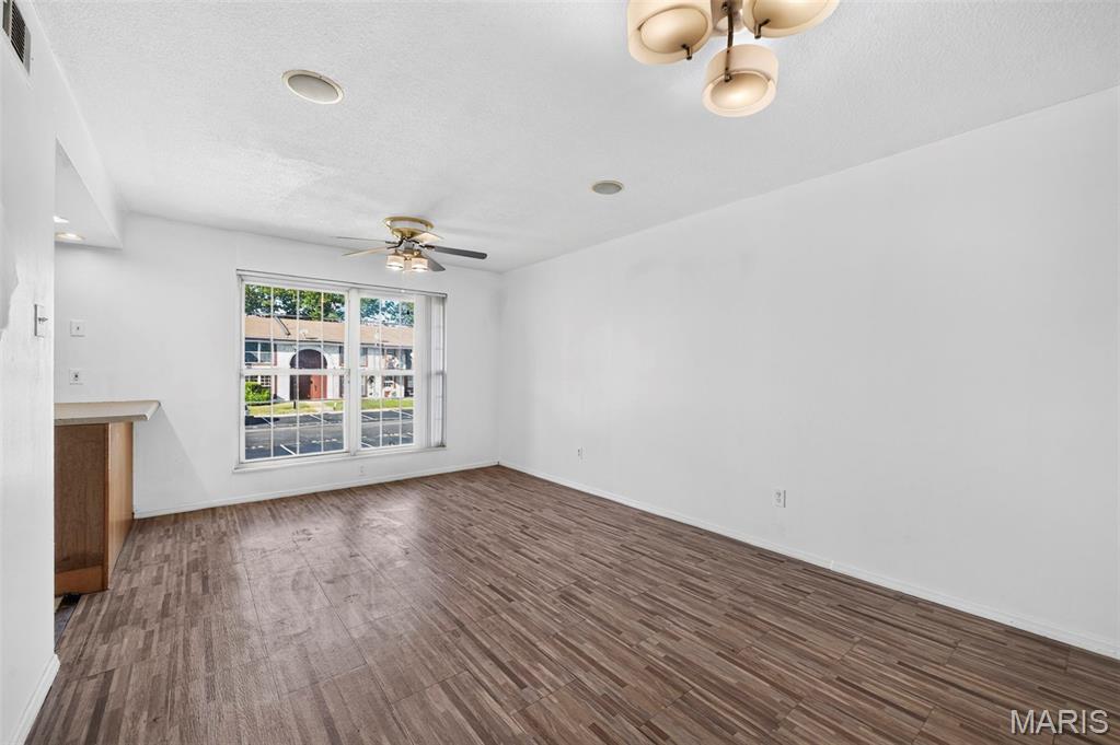 Granada Condo - Residential