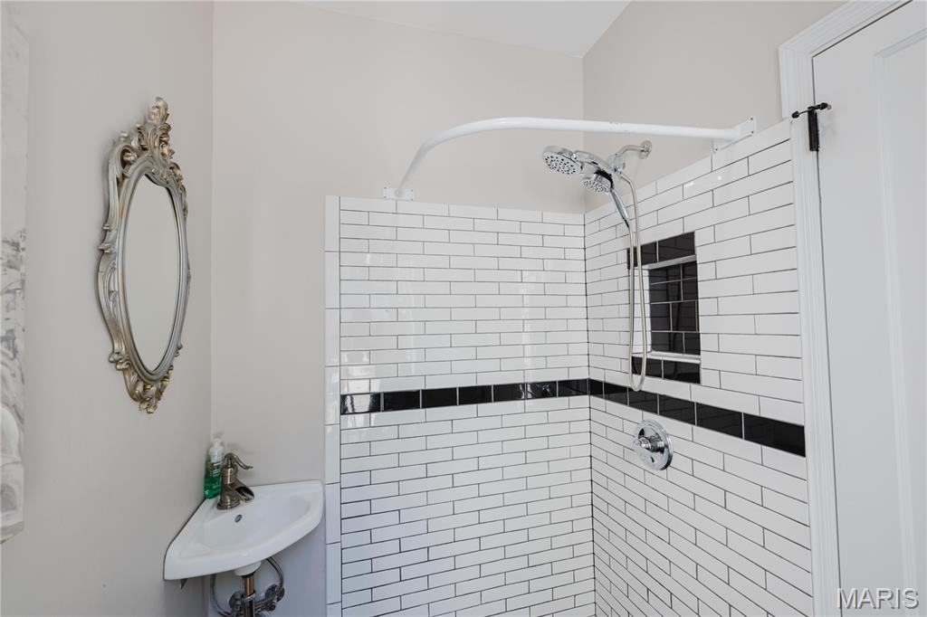 Linus Sanfords Add - Residential