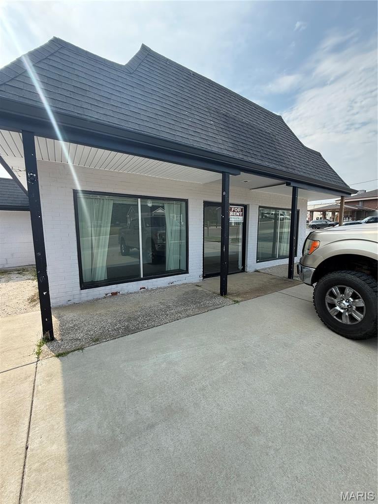 Individual Building - Commercial Lease