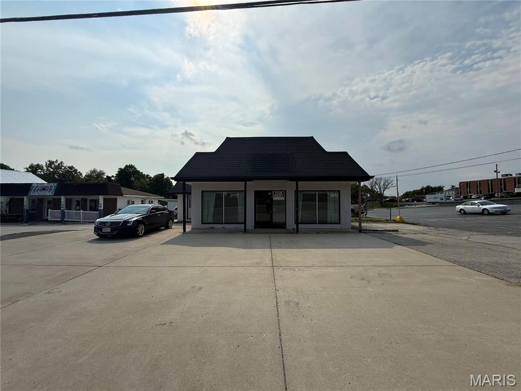 Individual Building - Commercial Lease