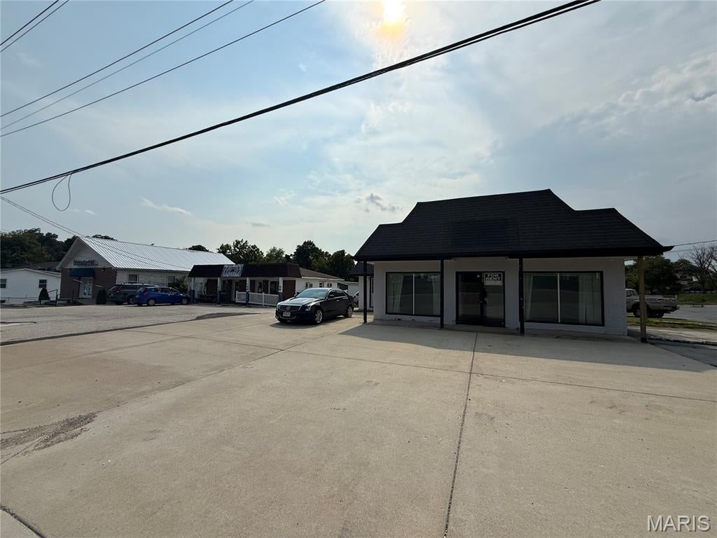 Individual Building - Commercial Lease
