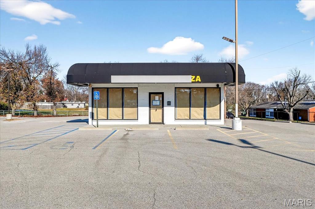 Welcome to your next entrepreneurial venture at 1285 N. Highway 67, Florissant, MO 63031. Positioned on 0.73 acres with exceptional exposure, this prime retail property offers tremendous potential for owner-users, investors, or redevelopment projects. Formerly operated as an auto dealership, the 1,020± SF freestanding building provides flexible configuration options, including space for a customer lobby, private offices, break room, and restroom. The interior is currently gutted and ready for your vision—ideal for retail, service, office, or specialty use. Key highlights include:  * Approx. 250 ft of frontage along N. Highway 67 (N. Lindbergh Blvd.) * High-visibility building and pole signage, * Drive-thru addition potential * High traffic counts with over 30,000 vehicles per day * Ample site depth and layout options.  Strategically situated in Florissant’s bustling retail corridor, this property offers unmatched visibility and strong investment upside. A standout opportunity—bring your business concept to life or capitalize on redevelopment potential.