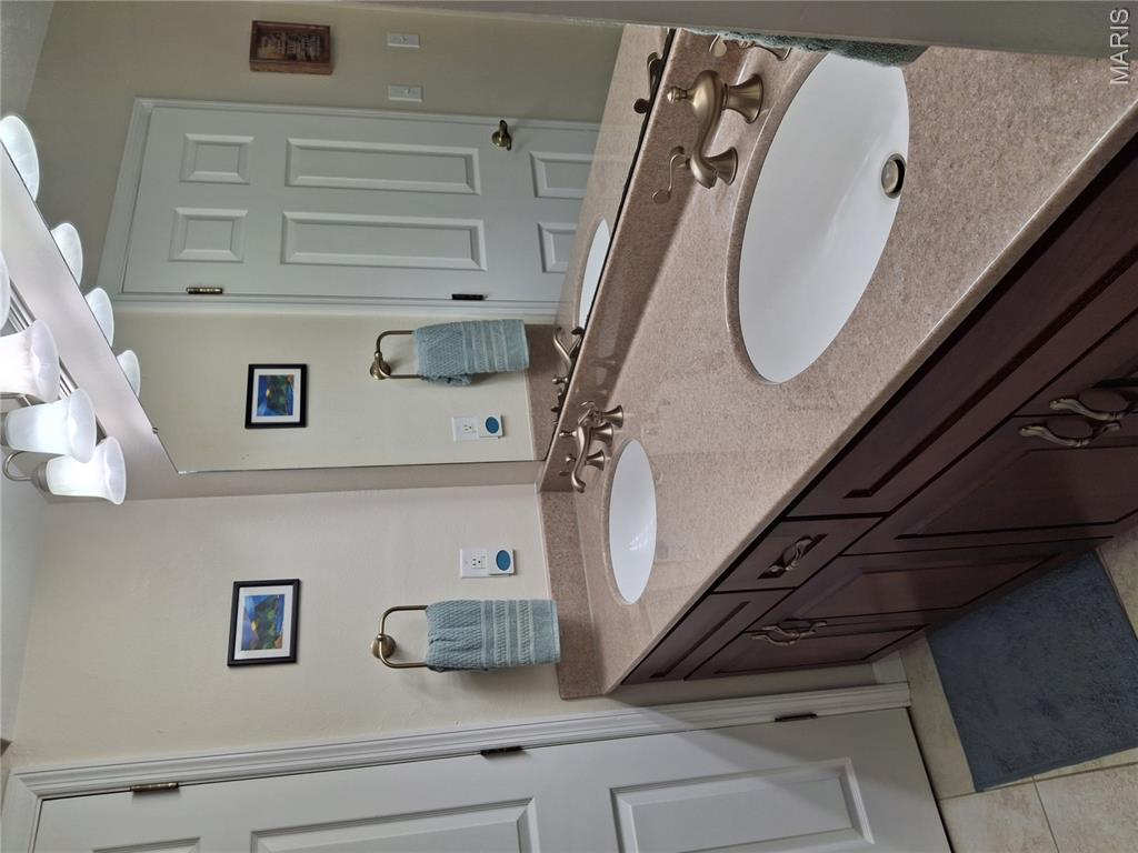 Country Club View Condo - Residential
