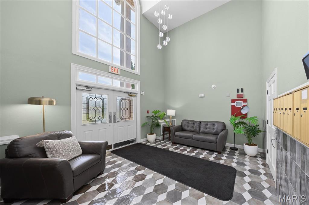 Country Club View Condo - Residential