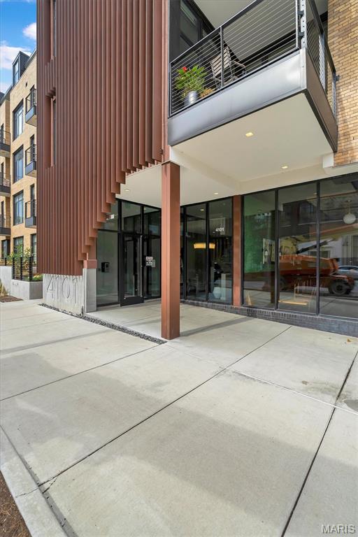 Luxury Condominium in the CWE! This modern residence was thoughtfully designed with your lifestyle in mind. Located in the northeast corner, the Grand Model condo offers the perfect 2 bedroom and 2 full bath split bedroom floor plan. Separated by a generous open living space that includes a 60 square foot recessed balcony. Lavish standard finishes begin with 10 foot ceilings, USB charging outlets, wide plank flooring, gourmet kitchen with quartz waterfall countertop, gas cook top and a custom glass back splash. Unrivaled amenities include pool deck, cabanas, outdoor kitchen, fire pits, fitness center, club house, garage parking and much more. Your urban oasis awaits!