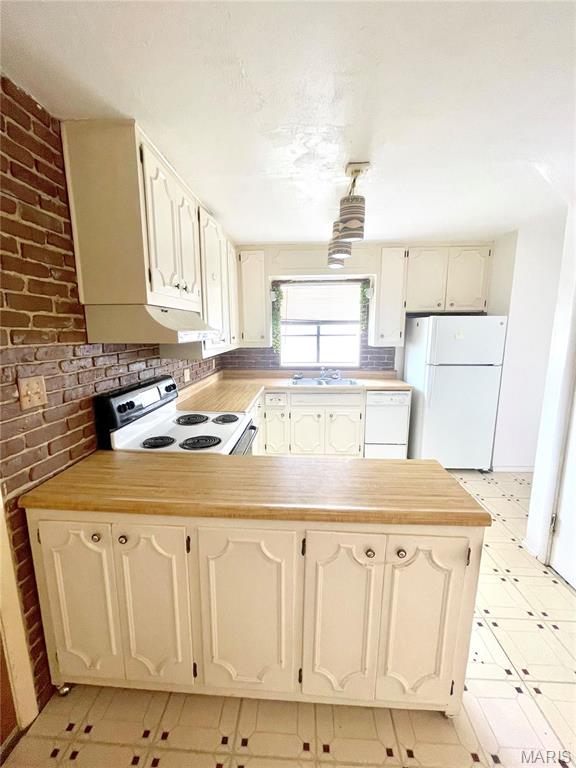 WEATHERSTONE - Residential Lease