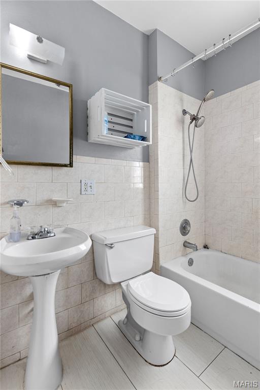 FROSTS ADDN TO LUXEMBURG - Residential