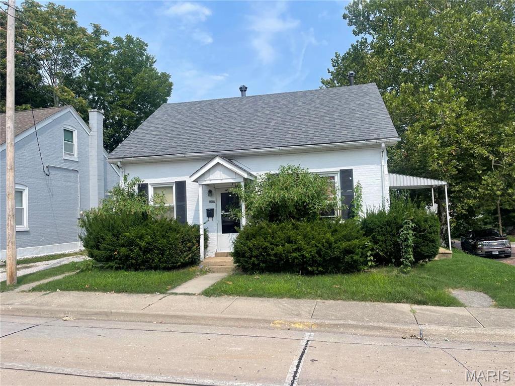 Attention investors! This charming, 2 unit ranch is the perfect addition to your portfolio. 1 unit is tenant occupied with lease (ends 10/28/26), the other is ready for a new tenant. Spacious living room and Eat-in kitchens. Each unit has 1 bed and 1 full bath. Conveniently located.
