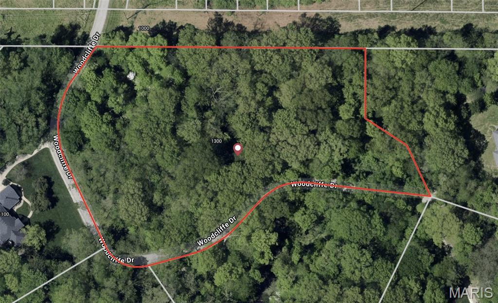 Craft your ideal retreat on this exceptional 3.43-acre parcel within the coveted Woodcliffe Subdivision. Enjoy seasonal river views and unparalleled privacy amidst a lush, wooded setting. The potential building site is prepped and ready, with utilities (water, gas, and electric) conveniently available at the street. This is a rare opportunity to build your dream home in a truly serene environment. $90,000.