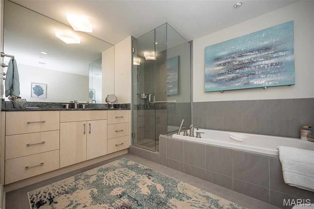 Park Plaza Residential Condo - Residential